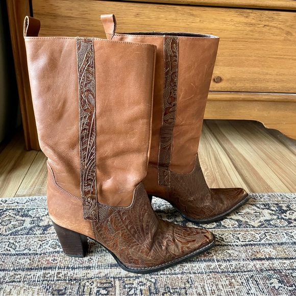 Vintage Tooled Leather Western Cowboy Stacked Heel Boots in Cognac Brown - 6 - Picture 5 of 7